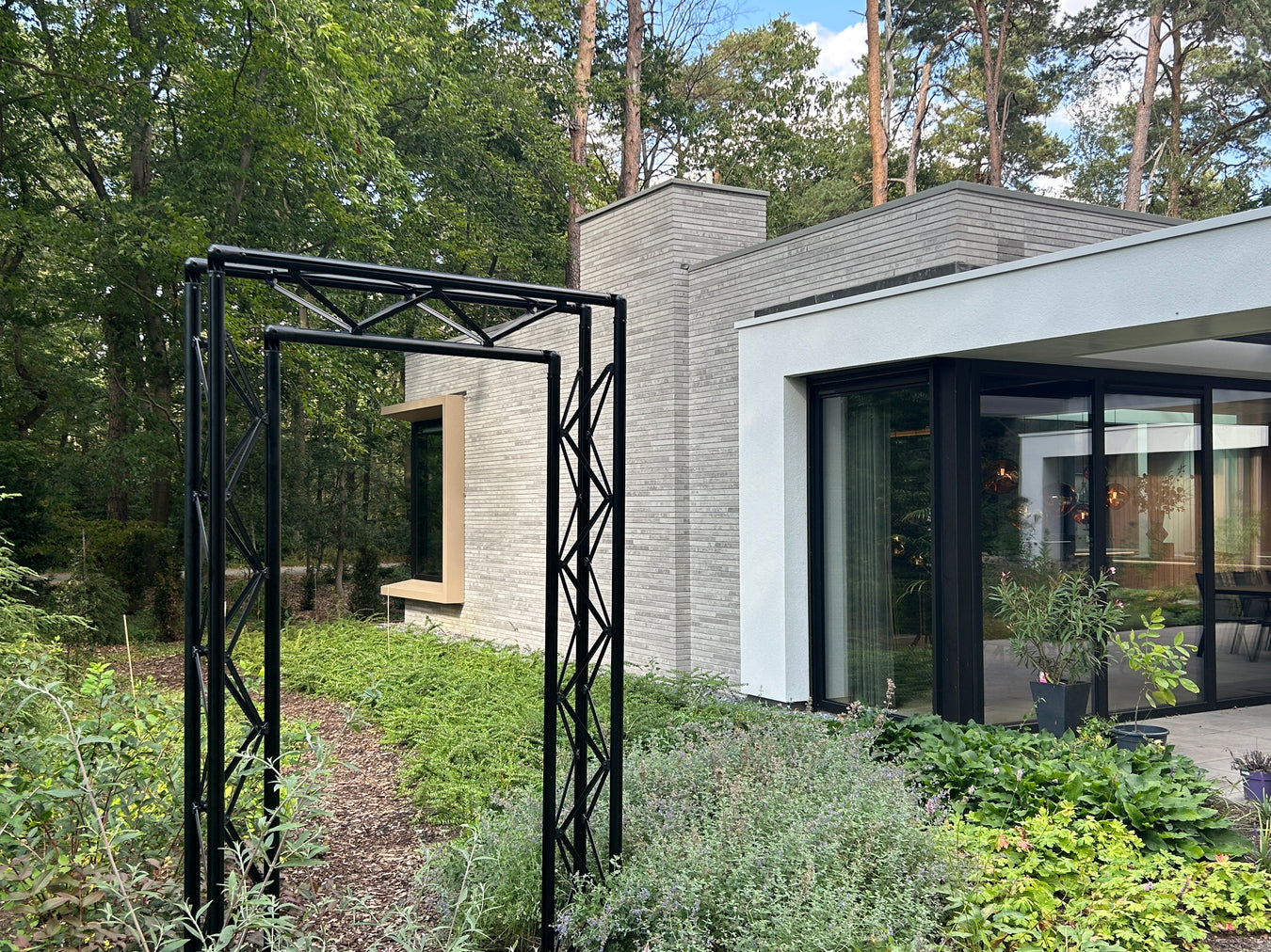 Truzz deco truss decotruss boog van deco truss in tuin
