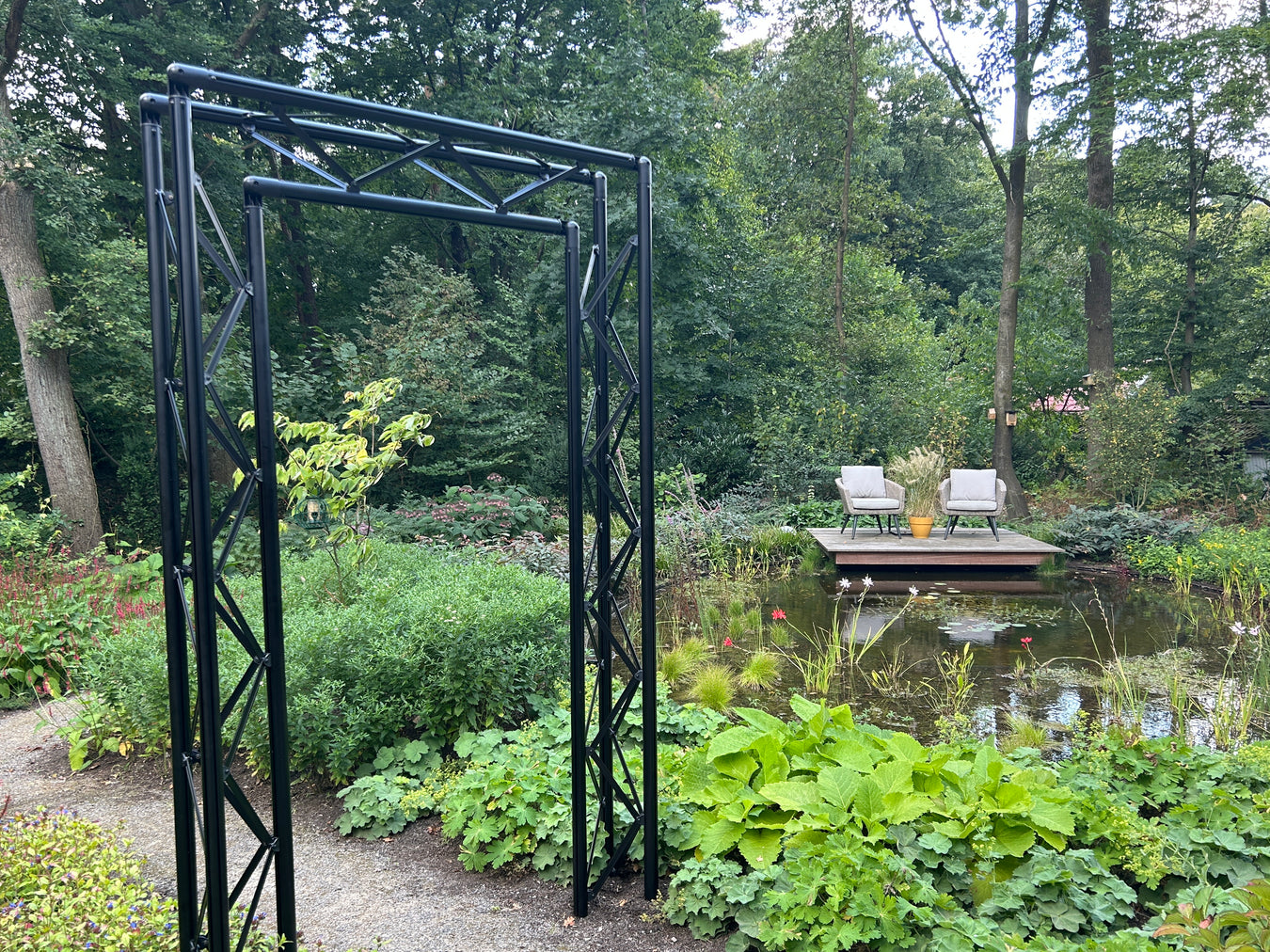 foto truzz poort in tuin