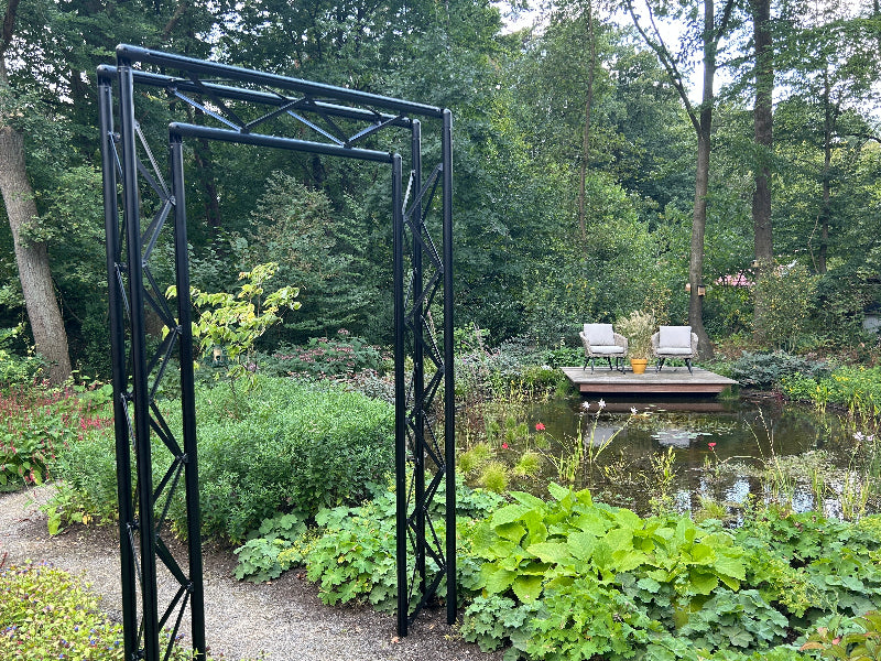 foto truzz poort in tuin